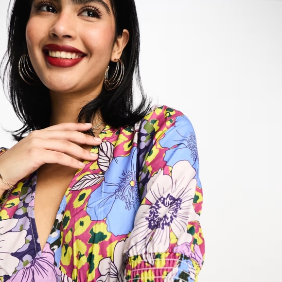 NWT Vila v neck midi tea dress with side split in mixed floral print - Picture 2 of 9